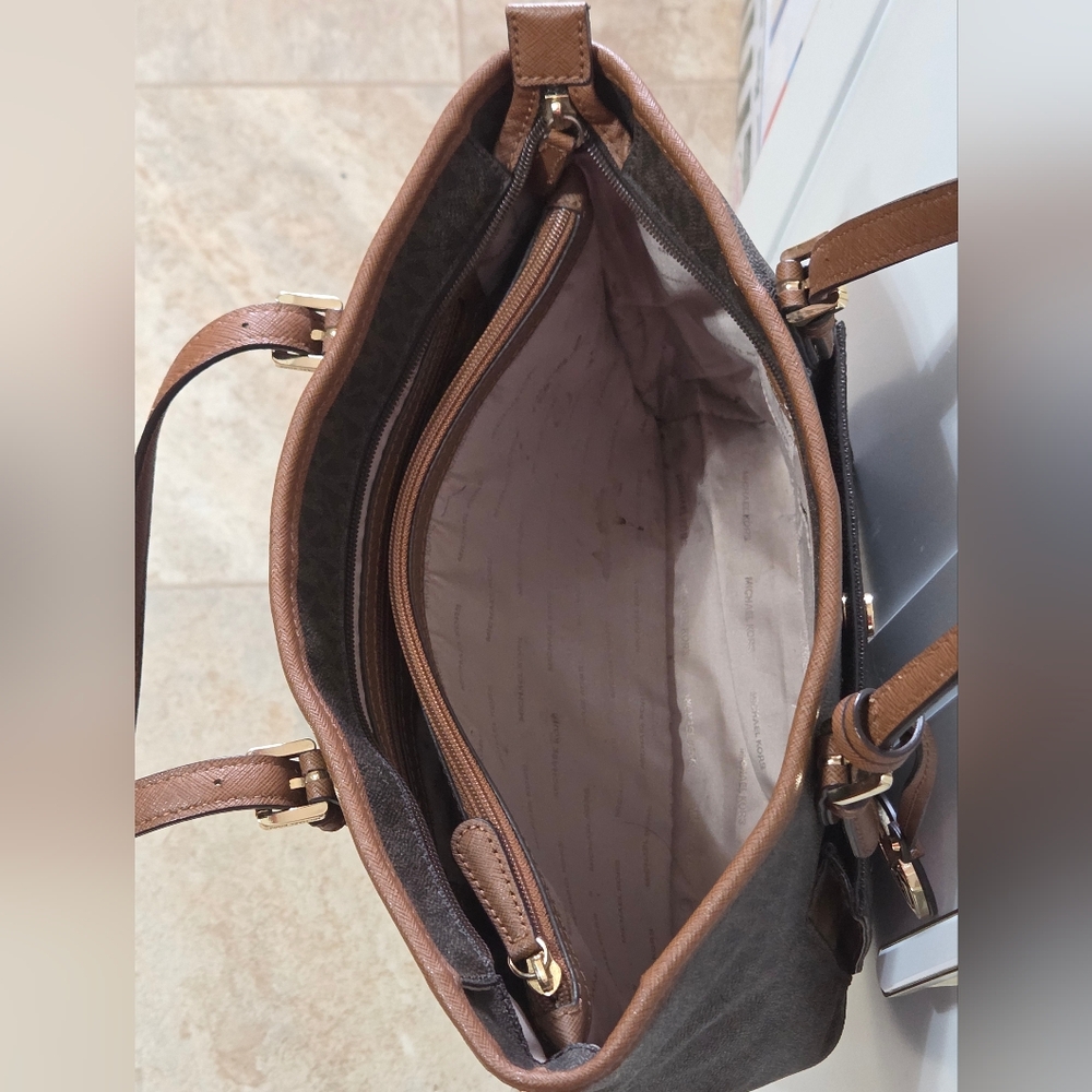 Michael Kors Jet Set TZ Snap Pocket Tote - Picture 12 of 15